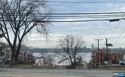 1332 River Road Edgewater NJ 07020