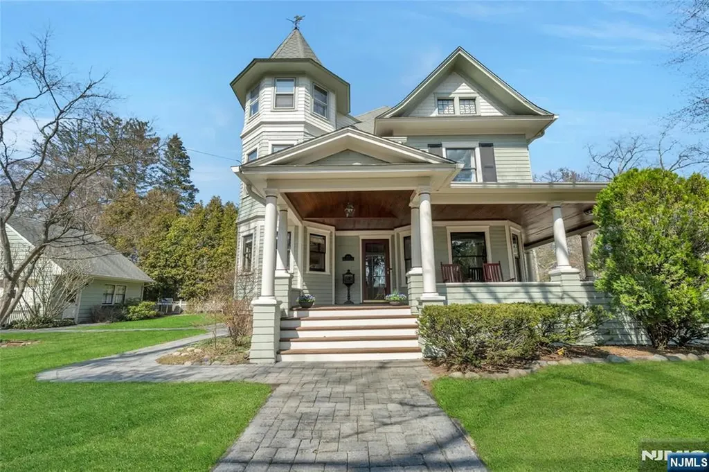 321 Hollywood Avenue Ho-ho-kus NJ 07423