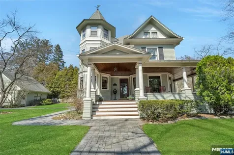 321 Hollywood Avenue Ho-ho-kus NJ 07423