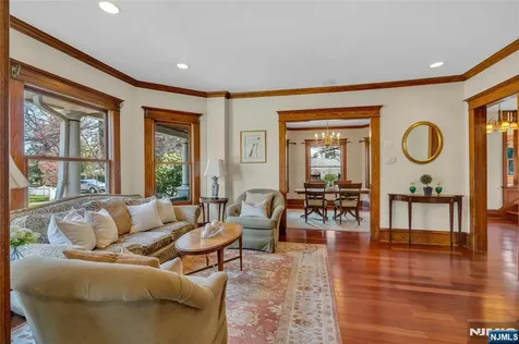 321 Hollywood Avenue Ho-ho-kus NJ 07423