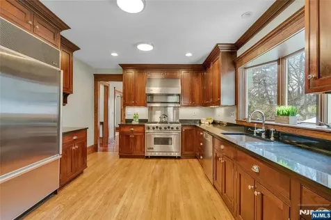 321 Hollywood Avenue Ho-ho-kus NJ 07423