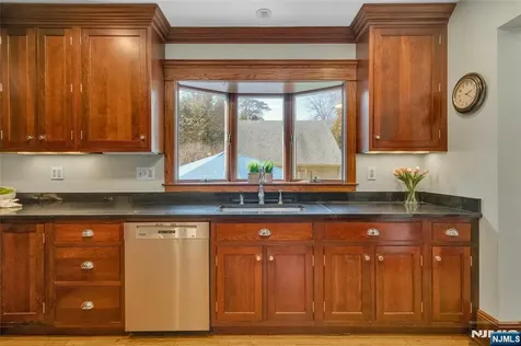 321 Hollywood Avenue Ho-ho-kus NJ 07423