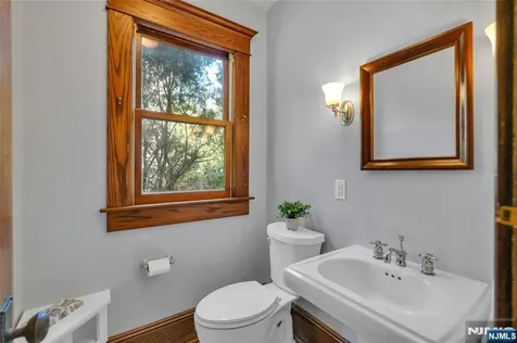 321 Hollywood Avenue Ho-ho-kus NJ 07423
