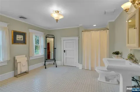 321 Hollywood Avenue Ho-ho-kus NJ 07423
