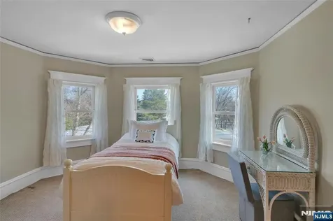 321 Hollywood Avenue Ho-ho-kus NJ 07423