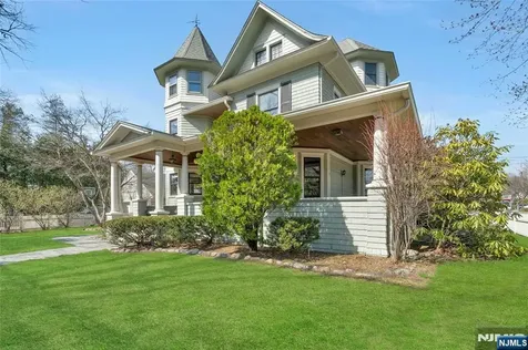 321 Hollywood Avenue Ho-ho-kus NJ 07423