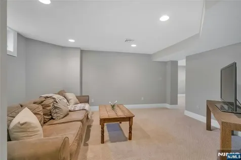 321 Hollywood Avenue Ho-ho-kus NJ 07423