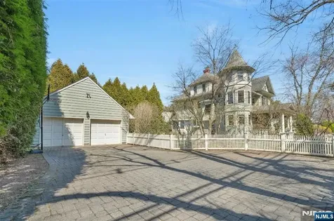 321 Hollywood Avenue Ho-ho-kus NJ 07423