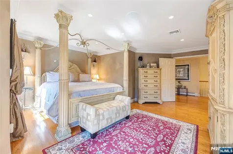 19 Sherbrooke Court Saddle River NJ 07458