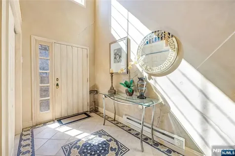 19 Sherbrooke Court Saddle River NJ 07458