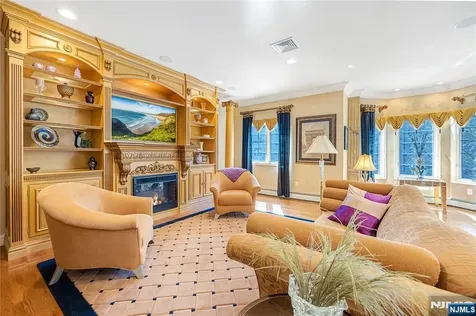 19 Sherbrooke Court Saddle River NJ 07458