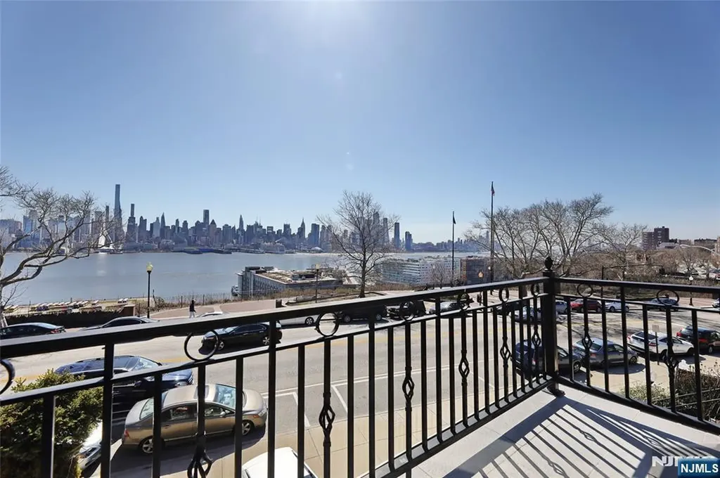 1021 Jfk Boulevard E Weehawken NJ 07086