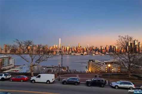 1021 Jfk Boulevard E Weehawken NJ 07086