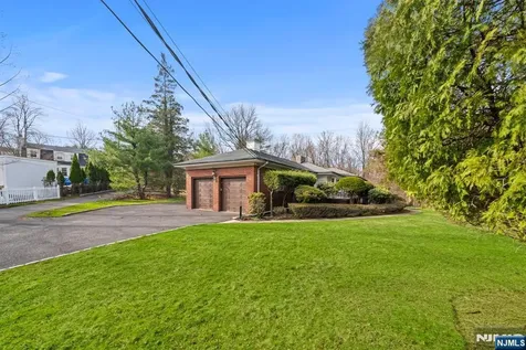 35 Old Dock Road Alpine NJ 07620
