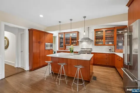 391 Up Mountain Avenue Montclair NJ 07043