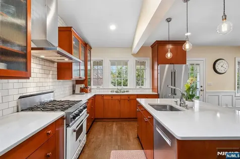 391 Up Mountain Avenue Montclair NJ 07043