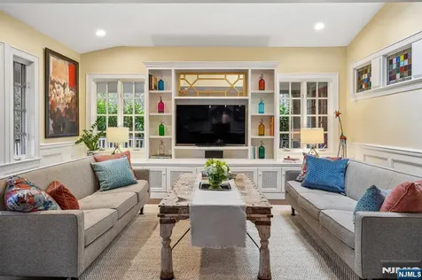 391 Up Mountain Avenue Montclair NJ 07043