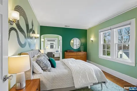 391 Up Mountain Avenue Montclair NJ 07043