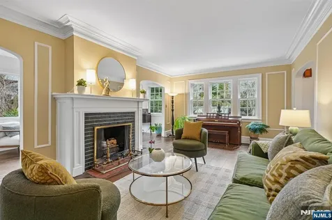 391 Up Mountain Avenue Montclair NJ 07043