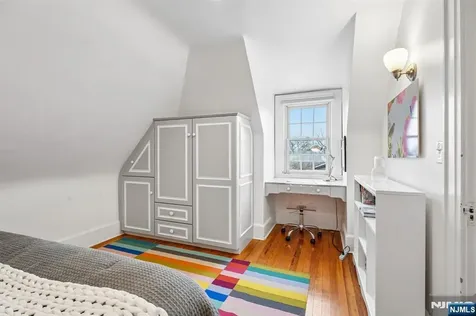 391 Up Mountain Avenue Montclair NJ 07043