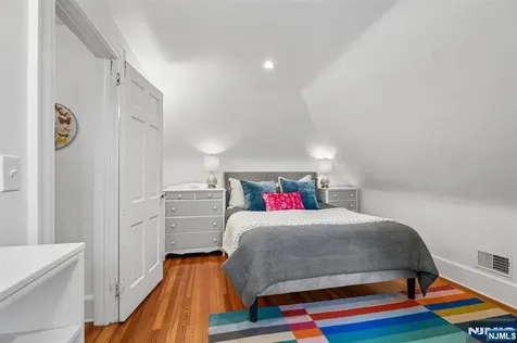 391 Up Mountain Avenue Montclair NJ 07043