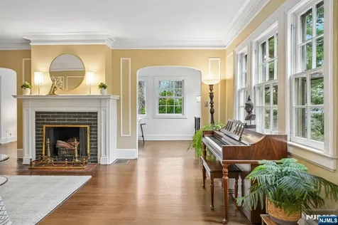 391 Up Mountain Avenue Montclair NJ 07043