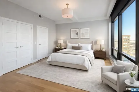 9 Somerset Lane Edgewater NJ 07020