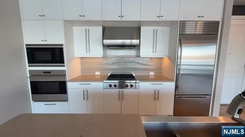 9 Somerset Lane Edgewater NJ 07020
