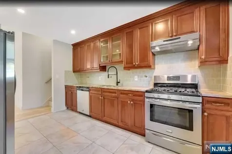 22 Greentree Terrace Tenafly NJ 07670