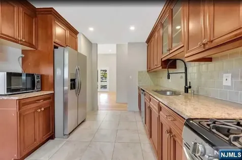 22 Greentree Terrace Tenafly NJ 07670