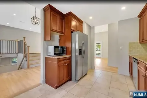 22 Greentree Terrace Tenafly NJ 07670