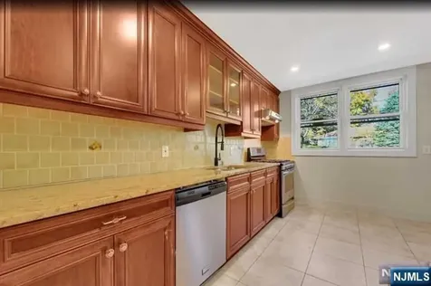 22 Greentree Terrace Tenafly NJ 07670