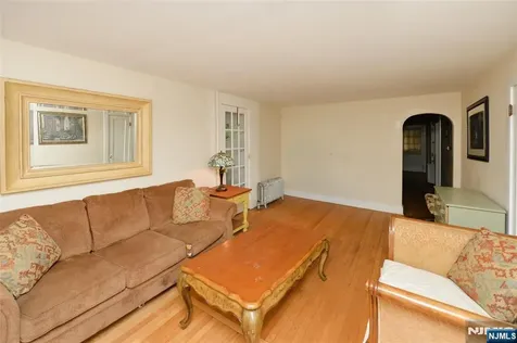 188 Highwood Avenue Glen Rock NJ 07452
