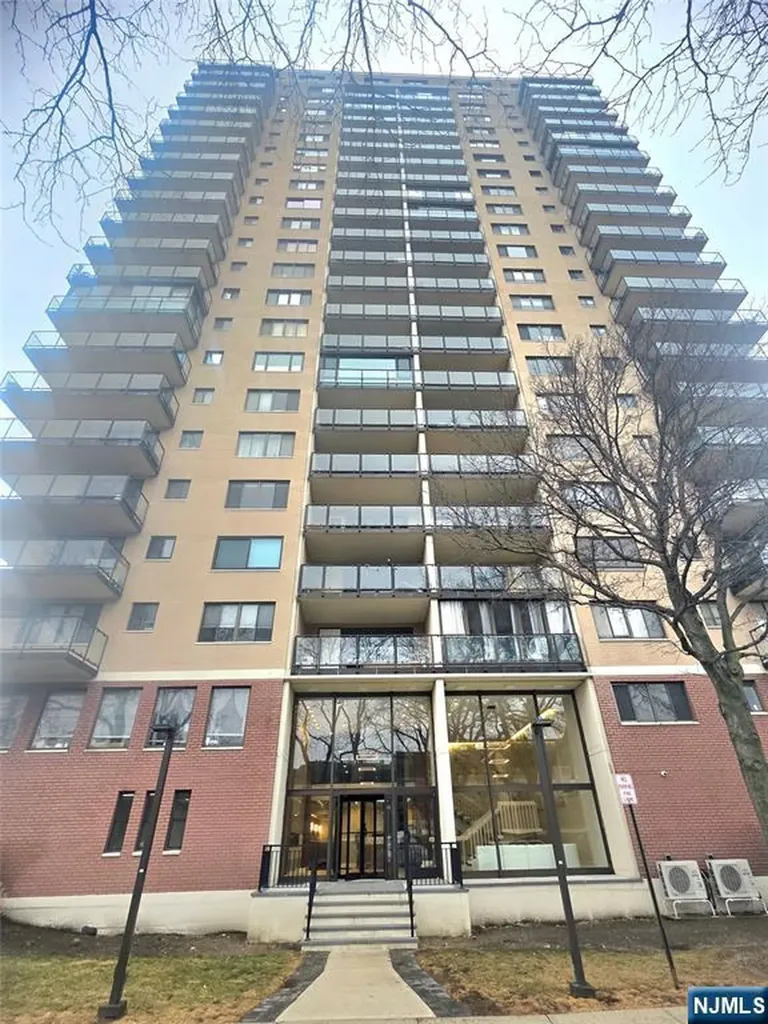 1203 River Road Edgewater NJ 07020