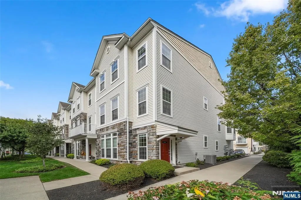 3 Holly Lane Garfield NJ 07026