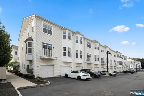 3 Holly Lane Garfield NJ 07026