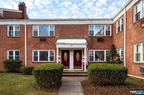 184 Hillside Avenue Leonia NJ 07605