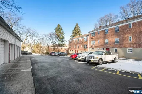 184 Hillside Avenue Leonia NJ 07605