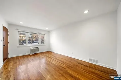 184 Hillside Avenue Leonia NJ 07605