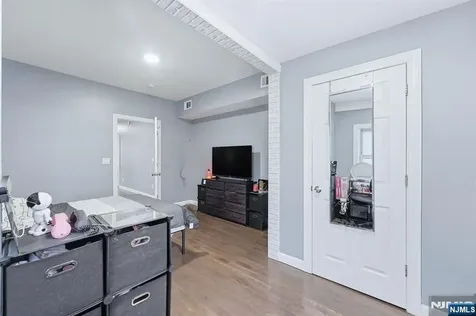 757 Thomas Street Elizabeth NJ 07202