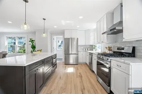 402 Riverview Avenue North Arlington NJ 07031