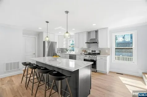 402 Riverview Avenue North Arlington NJ 07031
