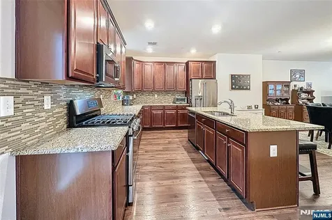 308 Parkview Lane Rockaway Township NJ 07866