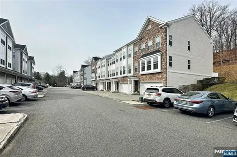 308 Parkview Lane Rockaway Township NJ 07866