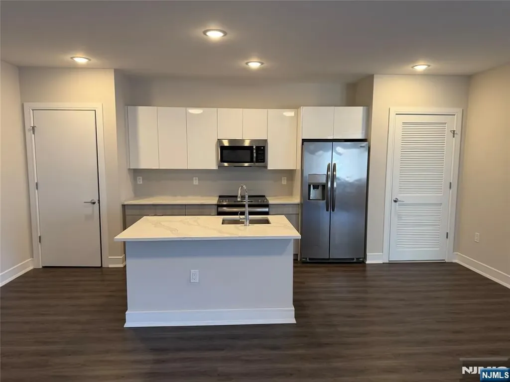 470 Main Street Fort Lee NJ 07024