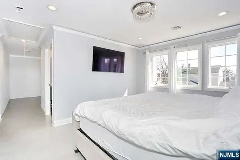 88 Alberta Drive Saddle Brook NJ 07663