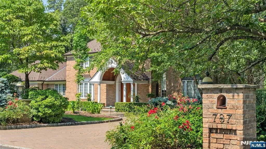 787 Peach Tree Lane Franklin Lakes NJ 07417