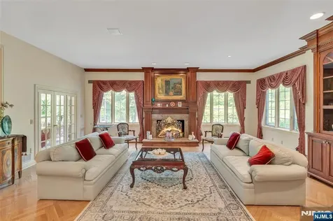 787 Peach Tree Lane Franklin Lakes NJ 07417