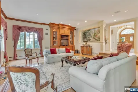 787 Peach Tree Lane Franklin Lakes NJ 07417