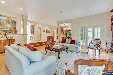 787 Peach Tree Lane Franklin Lakes NJ 07417